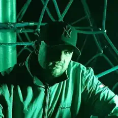 Consepsを聴いたり、ミュージックビデオを鑑賞したり、経歴やツアー日程などを確認したりしましょう！