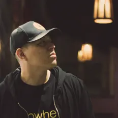 Escucha a JALL, mira videos musicales, lee su biografía, consulta las fechas de las gira y más.