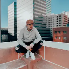 Hör dir Jon Brem an, schau dir Musikvideos an, lies die Biografie, finde Tourdaten und mehr!