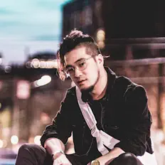 Dengarkan Warm Gun, tonton video musik, baca bio, lihat tanggal tur & lainnya!