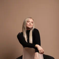 Dengarkan Kylee Shaffer, tonton video musik, baca bio, lihat tanggal tur & lainnya!