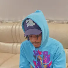 Poslechněte si interpreta Saiko, sledujte hudební videa, přečtěte si životopis, podívejte se na data turné a další informace.