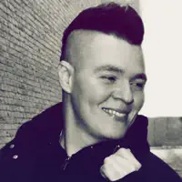 undefined dinle, müzik videolarını izle, biyografisini oku, tur tarihlerini ve daha fazlasını gör!
