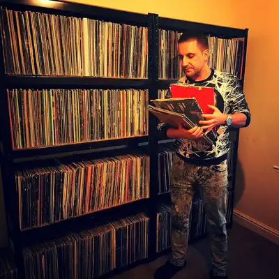 Listen to Lee UHF, watch music videos, read bio, see tour dates & more!
