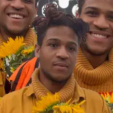 Dengarkan Coolcupofwater, tonton video musik, baca bio, lihat tanggal tur & lainnya!