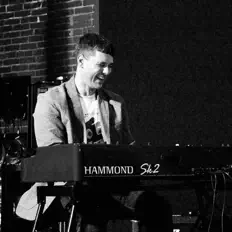 Poslechněte si interpreta Dave Mattock, sledujte hudební videa, přečtěte si životopis, podívejte se na data turné a další informace.