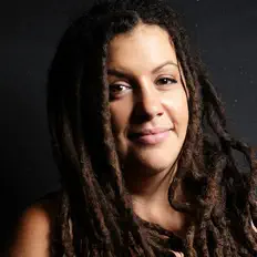 Ascolta Kelly Brouhaha, guarda video musicali, leggi la biografia, vedi le date del tour & altro!