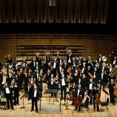 Poslechněte si interpreta Esprit Orchestra, sledujte hudební videa, přečtěte si životopis, podívejte se na data turné a další informace.