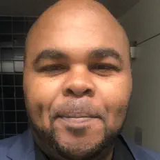 Dom을(를) 듣고, 뮤직 비디오를 보고, 약력을 읽고, 투어 일정 등을 확인하세요!