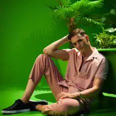 Ouve Alessandro, vê vídeos de música, lê a biografia, vê as datas da digressão e muito mais!