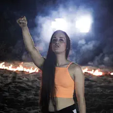 Ouve MCM, vê vídeos de música, lê a biografia, vê as datas da digressão e muito mais!