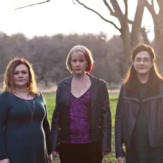 Écoutez Vintage Wildflowers, regardez des vidéoclips, lisez la biographie, consultez les dates de tournée et plus encore !