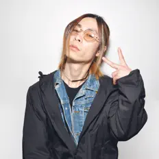 Luister naar Sanga Skye, bekijk muziekvideo's, lees de bio, bekijk de tourdata, en meer!