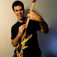 Ascolta undefined, guarda video musicali, leggi la biografia, vedi le date del tour & altro!