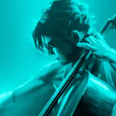 Jenn Cornellを聴いたり、ミュージックビデオを鑑賞したり、経歴やツアー日程などを確認したりしましょう！