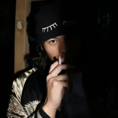 Axira dinle, müzik videolarını izle, biyografisini oku, tur tarihlerini ve daha fazlasını gör!