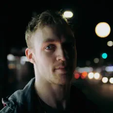 收听 Elavu、观看音乐视频、阅读小传、查看巡演日期等 ！