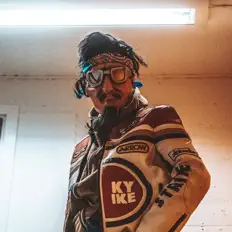 Listen to Den BB, watch music videos, read bio, see tour dates & more!