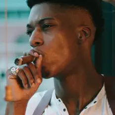 Screwheadsavageを聴いたり、ミュージックビデオを鑑賞したり、経歴やツアー日程などを確認したりしましょう！