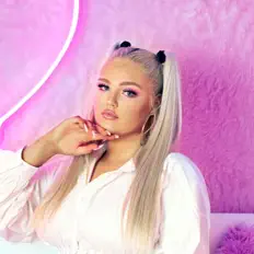 Poslechněte si interpreta Gigi Lalé, sledujte hudební videa, přečtěte si životopis, podívejte se na data turné a další informace.