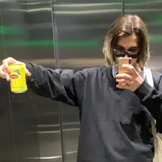 feschprivatを聴いたり、ミュージックビデオを鑑賞したり、経歴やツアー日程などを確認したりしましょう！