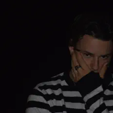 M3ffy सुनें, म्यूज़िक वीडियो देखें, बायो पढ़ें, दौरे की तारीखें और बहुत कुछ देखें!