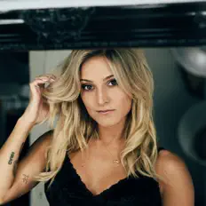 Listen to Veronica Ballestrini, watch music videos, read bio, see tour dates & more!