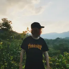 聆聽 Vølta Dk、觀看音樂影片、閱讀小傳、查看巡演日期等！