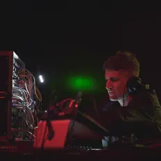 Ultrabillions dinle, müzik videolarını izle, biyografisini oku, tur tarihlerini ve daha fazlasını gör!