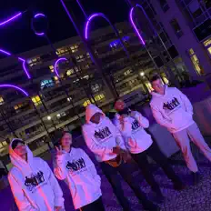 Alles für die Jugend dinle, müzik videolarını izle, biyografisini oku, tur tarihlerini ve daha fazlasını gör!