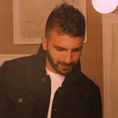 收听 VolX、观看音乐视频、阅读小传、查看巡演日期等 ！