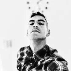 Hör dir Humanclock an, schau dir Musikvideos an, lies die Biografie, finde Tourdaten und mehr!