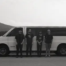 Medvediを聴いたり、ミュージックビデオを鑑賞したり、経歴やツアー日程などを確認したりしましょう！