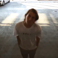 收听 Rouzi、观看音乐视频、阅读小传、查看巡演日期等 ！