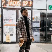 聆聽 undefined、觀看音樂影片、閱讀小傳、查看巡演日期等！