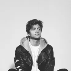 Escucha a MARF, mira videos musicales, lee su biografía, consulta las fechas de las gira y más.