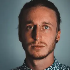 Noah Carterを聴いたり、ミュージックビデオを鑑賞したり、経歴やツアー日程などを確認したりしましょう！