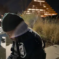 Hör dir Dusse Bigalow an, schau dir Musikvideos an, lies die Biografie, finde Tourdaten und mehr!