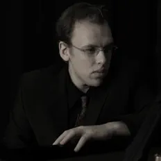聆聽 Ilya Friedberg、觀看音樂影片、閱讀小傳、查看巡演日期等！