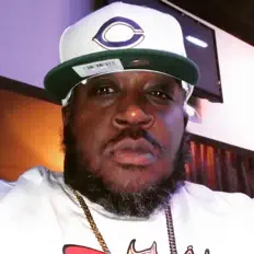 Bigg Eddie Bauer सुनें, म्यूज़िक वीडियो देखें, बायो पढ़ें, दौरे की तारीखें और बहुत कुछ देखें!