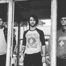 Posłuchaj wykonawcy Lowlife Tea Party, obejrzyj teledyski, przeczytaj biografię, zobacz daty tras koncertowych i nie tylko!