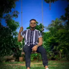 Vosho Kingを聴いたり、ミュージックビデオを鑑賞したり、経歴やツアー日程などを確認したりしましょう！