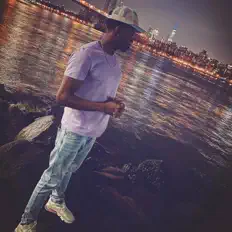 Ouve Shalif, vê vídeos de música, lê a biografia, vê as datas da digressão e muito mais!