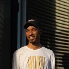 Ouça Kmo, assista a videoclipes, leia a biografia, veja as datas das turnês e mais!