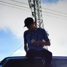 Poslechněte si interpreta LFda, sledujte hudební videa, přečtěte si životopis, podívejte se na data turné a další informace.