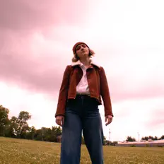 Hör dir Sami Kennett an, schau dir Musikvideos an, lies die Biografie, finde Tourdaten und mehr!