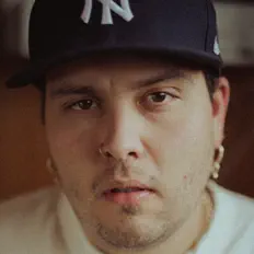 Dengarkan Vic Mcfly, tonton video musik, baca bio, lihat tanggal tur & lainnya!