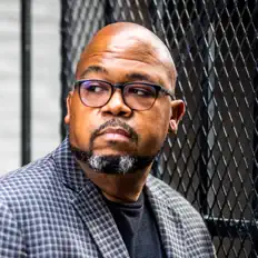 Poslechněte si interpreta Greg Mouton, sledujte hudební videa, přečtěte si životopis, podívejte se na data turné a další informace.