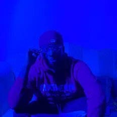 Ade’を聴いたり、ミュージックビデオを鑑賞したり、経歴やツアー日程などを確認したりしましょう！