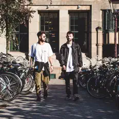 Luister naar The Shooters, bekijk muziekvideo's, lees de bio, bekijk de tourdata, en meer!